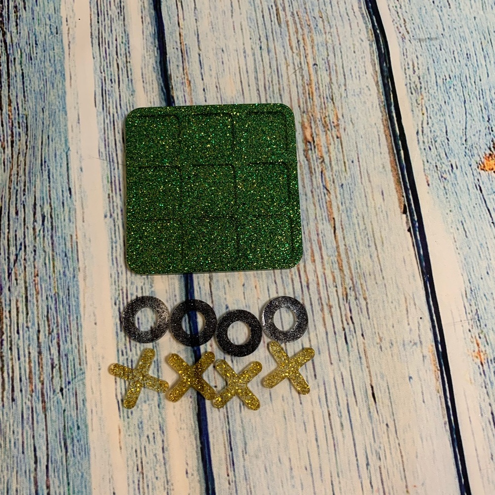 Resin tic tac toe game